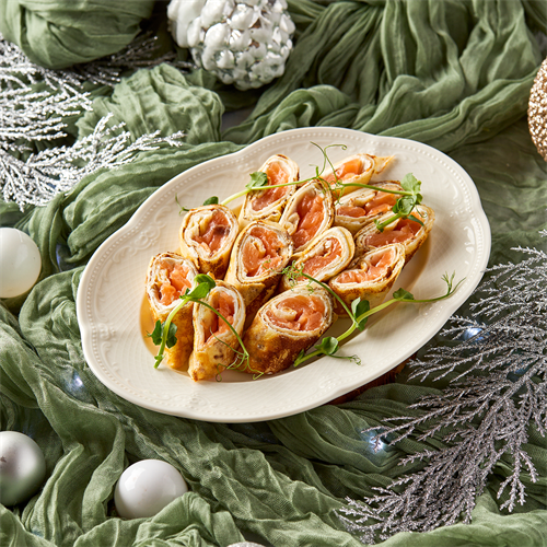 Блинные рулетики с семгой и творожным сыром 1007749