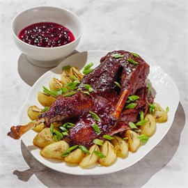 Гусь запеченный с яблоками 1005834